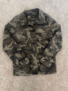 Love Tree Camouflage Utility Jacket in Green and Black